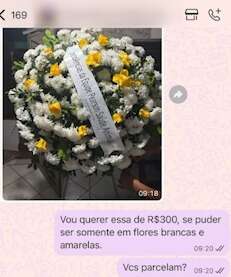Cliente ouve &ldquo;acha que aqui &eacute; Casas Bahia&rdquo; ao tentar parcelar coroa de flores