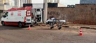 Escada escorrega e trabalhador despenca de 5 metros durante servi&ccedil;o em poste