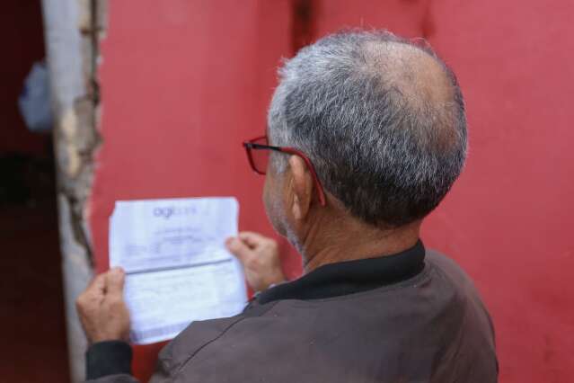 Aposentados ficam com apenas R$ 900 na conta ap&oacute;s d&eacute;bitos, &agrave;s vezes nem isso