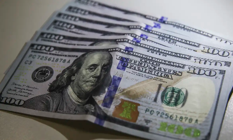 D&oacute;lar cai para R$ 5,42 ap&oacute;s sinal de corte de juros nos Estados Unidos