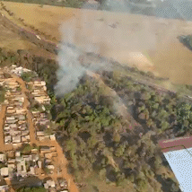Bombeiros utilizam avi&atilde;o para combater queimada no Itamarac&aacute;