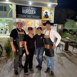 Amigos apostam na carne de búfalo e criam lanches Véio do Rio e Juma Amigos apostam na carne de búfalo e criam lanches Véio do Rio e Juma