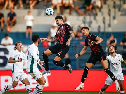 Bragantino derrota Fluminense em jogo de seis gols e volta ao G6