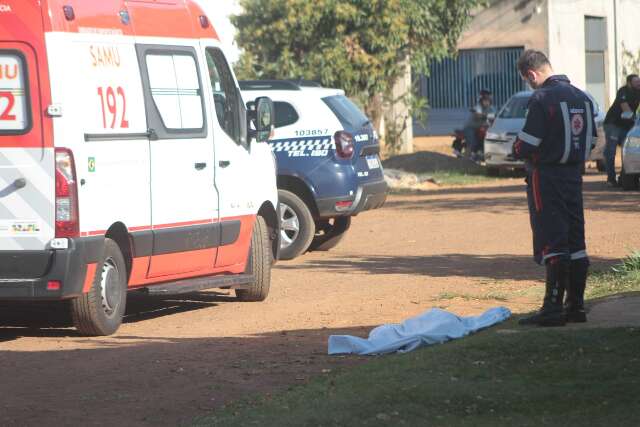 Homem &eacute; morto a facadas ap&oacute;s discuss&atilde;o no Nova Campo Grande