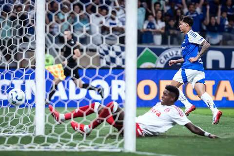 Cruzeiro bate Internacional e assume vice-lideran&ccedil;a do Brasileir&atilde;o
