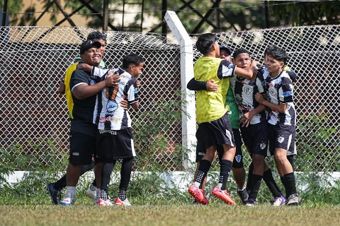 N&aacute;utico e Corumbaense largam na frente nas semifinais do Sub-15