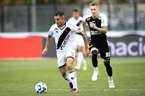 Corinthians faz 3 a 2 no Vasco e assume o 11&ordm; lugar do Brasileir&atilde;o