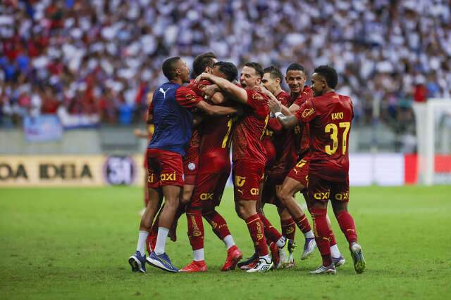 Bahia vence Santos na Fonte Nova e mant&eacute;m vaga no G4 do Brasileir&atilde;o