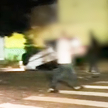 Carro capota e motociclista &eacute; arremessado em acidente com 5 feridos no Centro