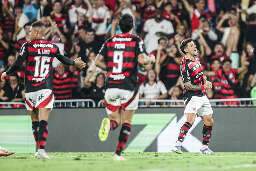 Flamengo atropela Vitória com goleada histórica de 8 a 0 no Maracanã