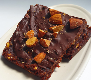 Torta de chocolate com poucos ingredientes n&atilde;o precisa ir ao forno