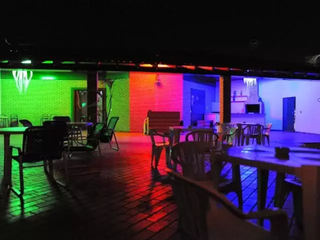 Grupo cria festa para "homens que curtem homens", mas que garantem ser héteros 