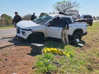 Condutor capota camionete carregada de droga durante fuga