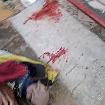 Idosos em situa&ccedil;&atilde;o de rua s&atilde;o espancados em pra&ccedil;a; um est&aacute; em estado grave