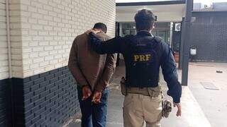 Pol&iacute;cia aborda caminhonete com mudan&ccedil;a e encontra droga em eletrodom&eacute;sticos