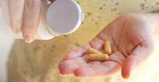 Anvisa pro&iacute;be suplementos de duas marcas e suspende outros produtos