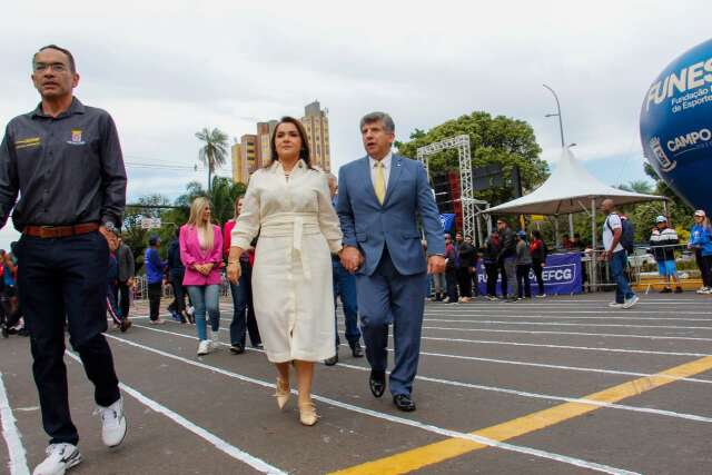 Prefeita celebra recorde de participa&ccedil;&atilde;o no desfile de anivers&aacute;rio da Capital