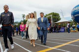 Prefeita celebra recorde de participa&ccedil;&atilde;o no desfile de anivers&aacute;rio da Capital