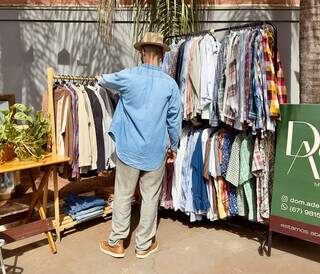 Brech&oacute; com roupas para homens salva quem s&oacute; acha coisa velha por a&iacute;