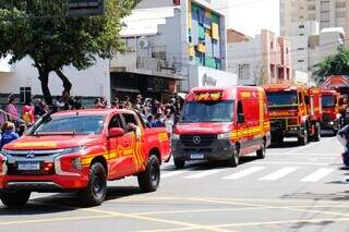 Confira as imagens do desfile que levou 40 mil pessoas ao Centro da Capital