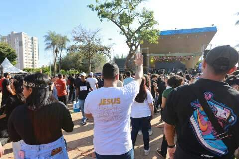 Fi&eacute;is destacam f&eacute;, fam&iacute;lia e juventude durante Marcha para Jesus em Campo Grande
