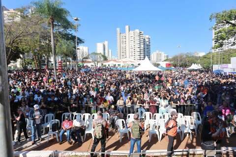 Entre f&eacute; e pol&iacute;tica, Marcha para Jesus re&uacute;ne multid&atilde;o na Capital