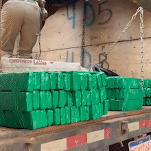 Motorista abandona carreta com 3 toneladas de maconha em posto de combust&iacute;veis 