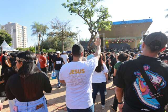 Fi&eacute;is destacam f&eacute;, fam&iacute;lia e juventude durante Marcha para Jesus