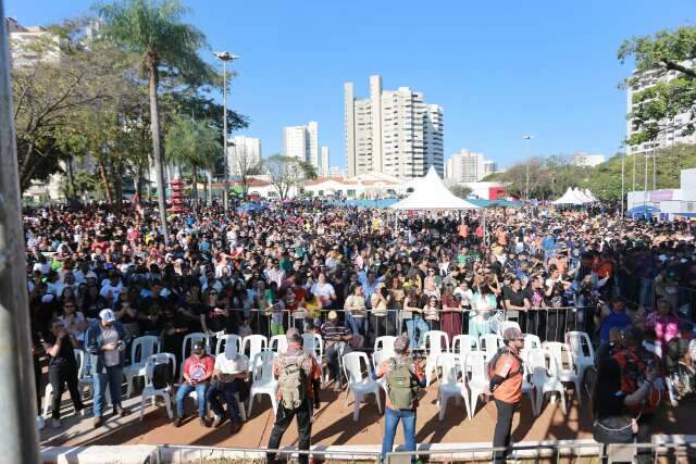 Entre f&eacute; e pol&iacute;tica, Marcha para Jesus re&uacute;ne multid&atilde;o na Capital