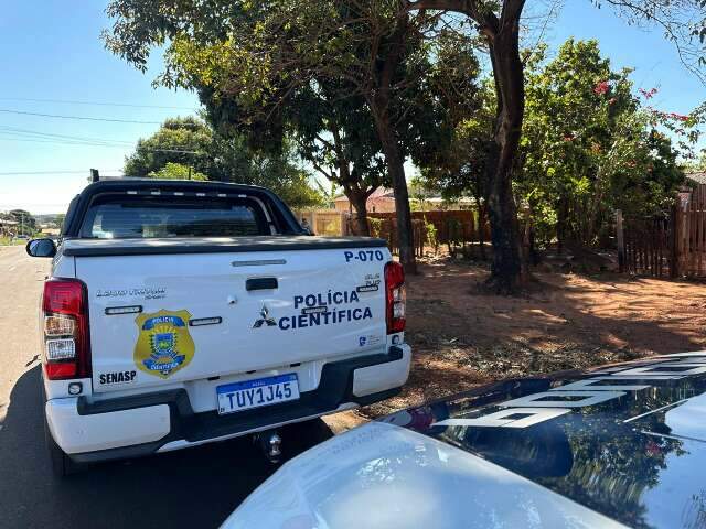Mec&acirc;nico morre prensado por carro enquanto trabalhava 