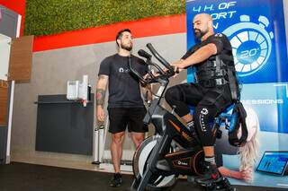 Treino de eletroestimulação que queima até 2 mil calorias em 20 minutos Treino de eletroestimulação que queima até 2 mil calorias em 20 minutos