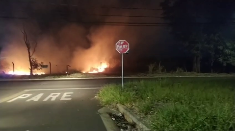 Inc&ecirc;ndio em &aacute;rea verde deixa Rita Vieira encoberto de fuma&ccedil;a