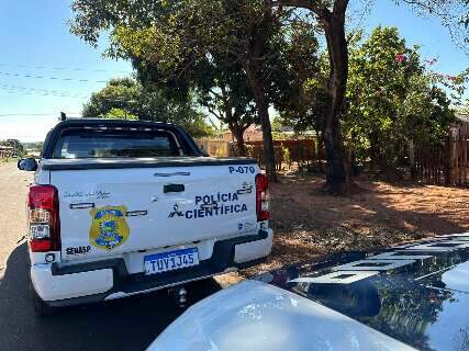 Mec&acirc;nico morre prensado por carro enquanto trabalhava 