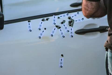Preso rapaz que fez 14 disparos em carro e feriu 2 jovens