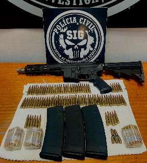 Den&uacute;ncia leva &agrave; pris&atilde;o de homem com arsenal de uso restrito 