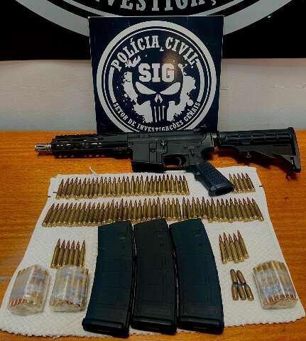 Den&uacute;ncia leva &agrave; pris&atilde;o de homem com arsenal de uso restrito 