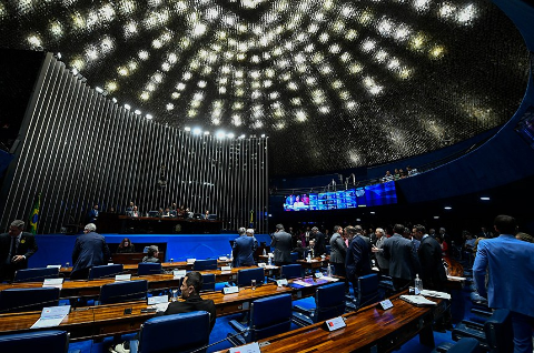 Senado aprova projeto que cria regras digitais para proteger crian&ccedil;as