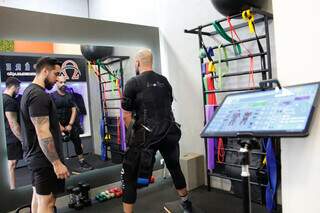 Treino de eletroestimulação que queima até 2 mil calorias em 20 minutos Treino de eletroestimulação que queima até 2 mil calorias em 20 minutos