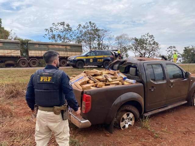 Traficante foge por 18 km e capota ve&iacute;culo carregado com 700 quilos de maconha 