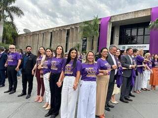 Deputados formam coração humano no encerramento do Agosto Lilás na Assembleia Deputados formam coração humano no encerramento do Agosto Lilás na Assembleia
