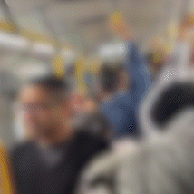 Popula&ccedil;&atilde;o torce para &ocirc;nibus capenga conseguir subir ladeira 