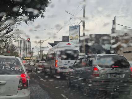 Manh&atilde; de quinta termina com chuva fraca em Campo Grande