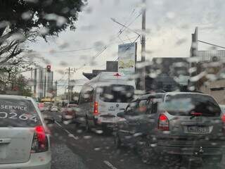 Manh&atilde; de quinta termina com chuva fraca em Campo Grande