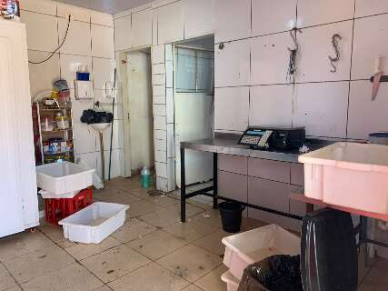 Dona de a&ccedil;ougue &eacute; presa por vender produtos impr&oacute;prios para consumo