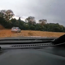 Persegui&ccedil;&atilde;o em rodovia apreende 900 quilos de maconha e recupera carro roubado