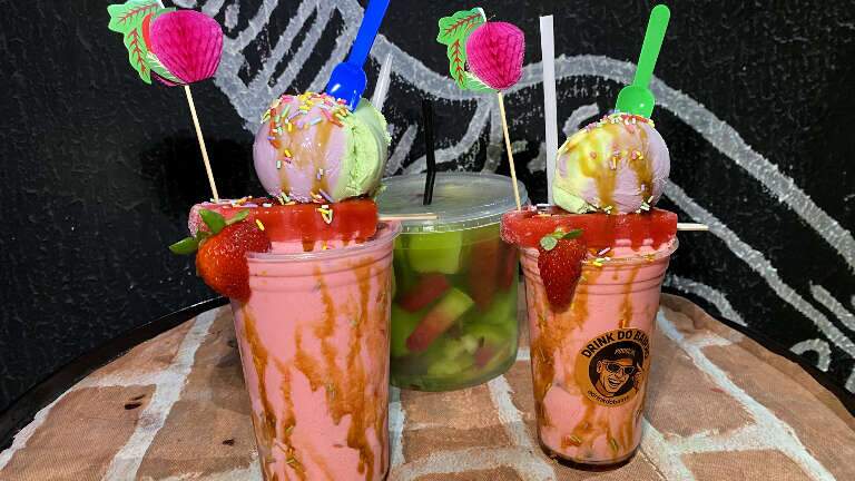 No Nova Lima, drink de picolé e bola de sorvete vira sensação do bairro