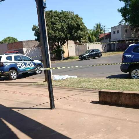 Voltando da igreja, idoso passa mal e morre sentado na cal&ccedil;ada