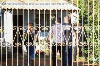 Falsos policiais invadem casa e executam homem com mais de 10 tiros
