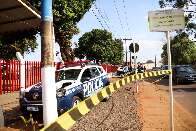 Viatura da PM atinge poste durante ocorrência na Rua da Divisão