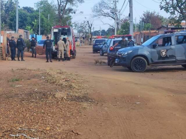 Homem tenta fugir ap&oacute;s dar socos em mulher e acaba baleado pela PM